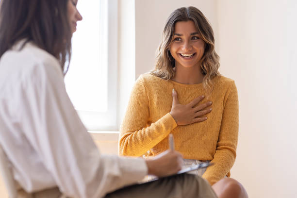5 Powerful Signs Hypnotherapy for Confidence Will Transform Your Dreams Psychologist listening to her patient